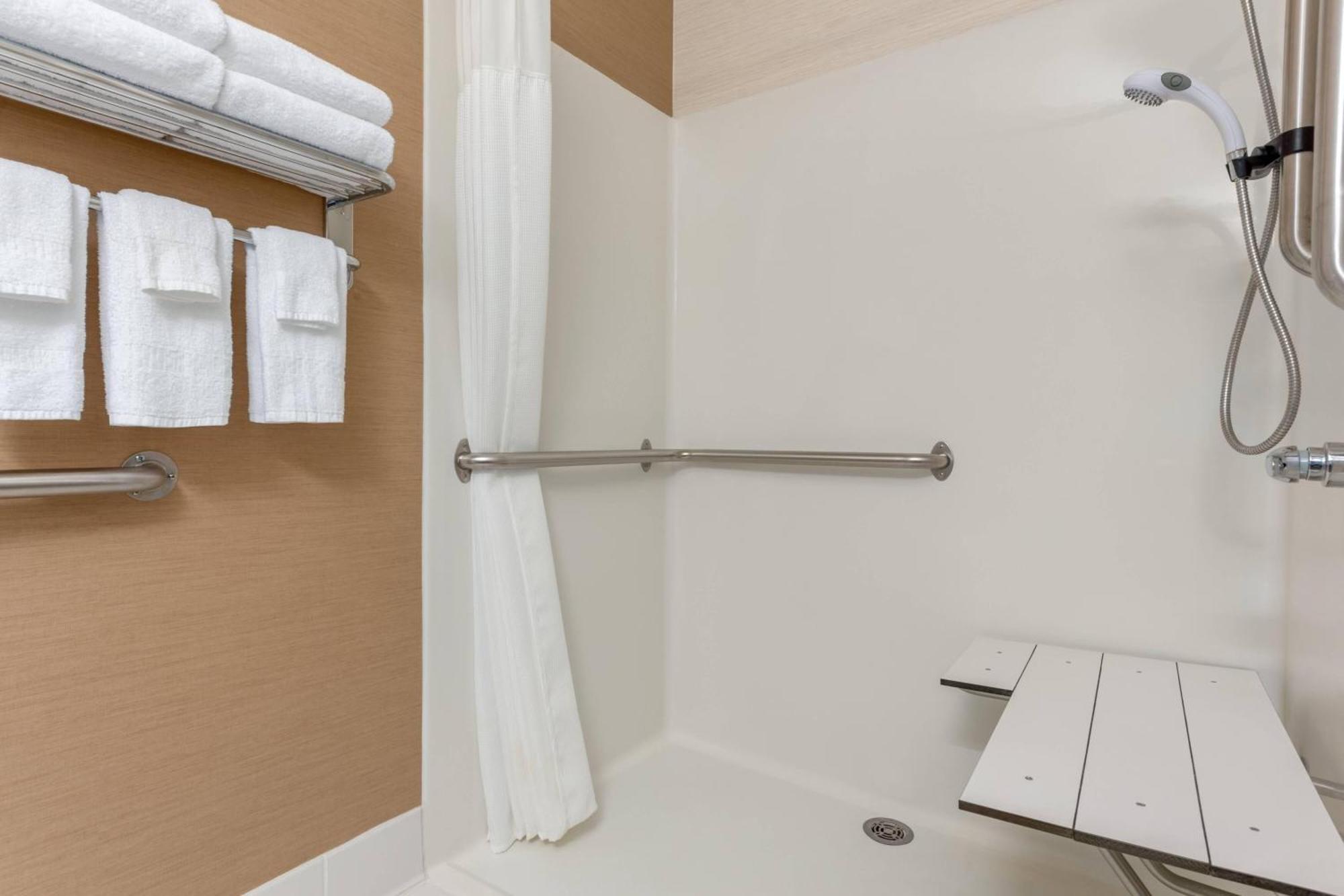 Fairfield Inn & Suites Stevens Point Exterior photo